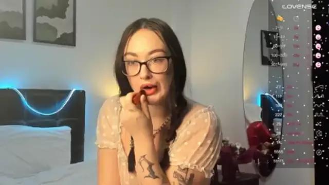 AsianSwan from StripChat