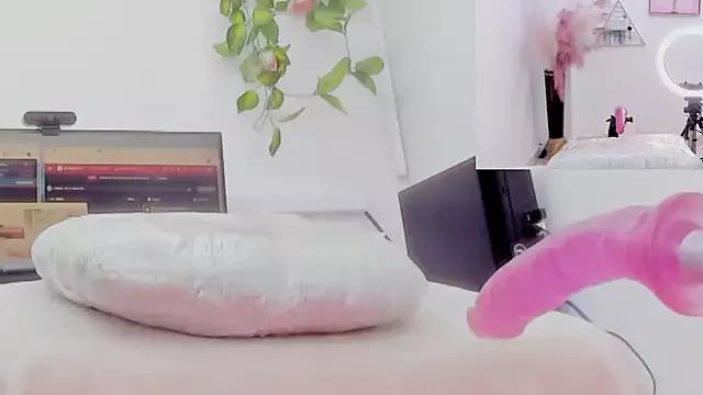 Girls: discover live performances with matured cam models, from teasing to fixations, in a variety of stunning live sex cams.