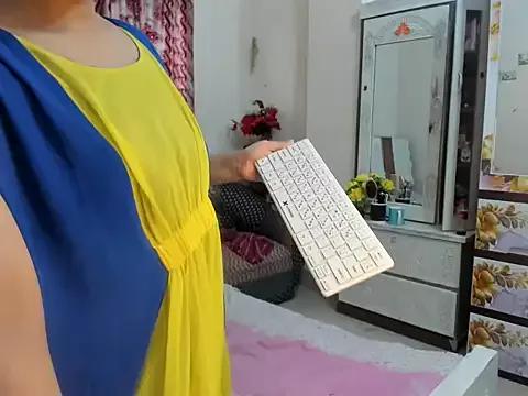 AttractiveQueen2002 from StripChat