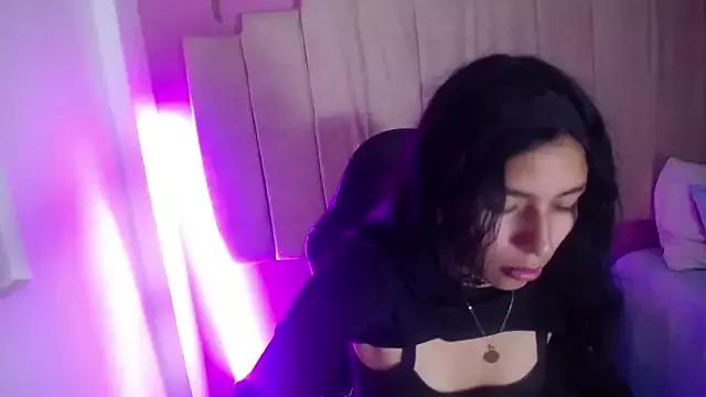 Avriilrouse from StripChat is Freechat