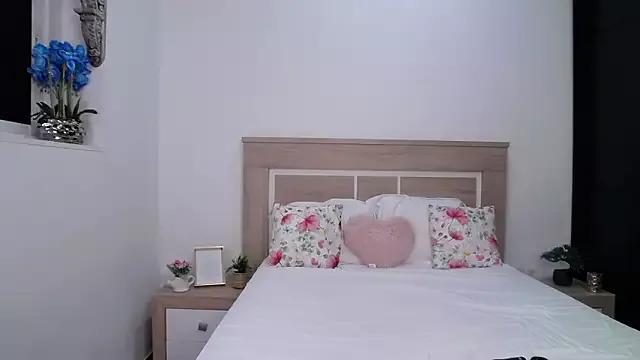 Girls: discover live performances with matured cam models, from teasing to fixations, in a variety of stunning live sex cams.
