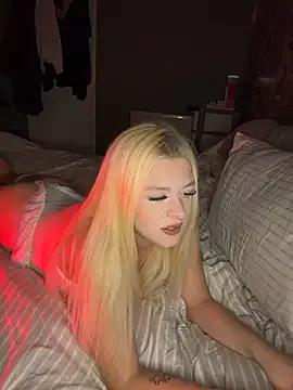 BabyyDollxox from StripChat