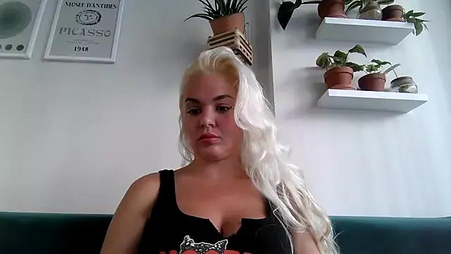 Girls: discover live performances with matured cam models, from teasing to fixations, in a variety of stunning live sex cams.