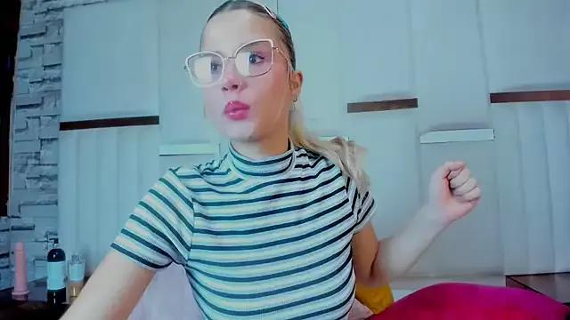 Girls: discover live performances with matured cam models, from teasing to fixations, in a variety of stunning live sex cams.