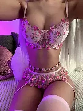 Girls: discover live performances with matured cam models, from teasing to fixations, in a variety of stunning live sex cams.