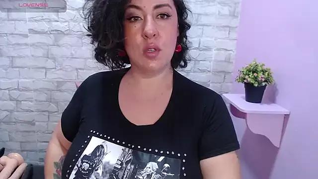 Girls: discover live performances with matured cam models, from teasing to fixations, in a variety of stunning live sex cams.