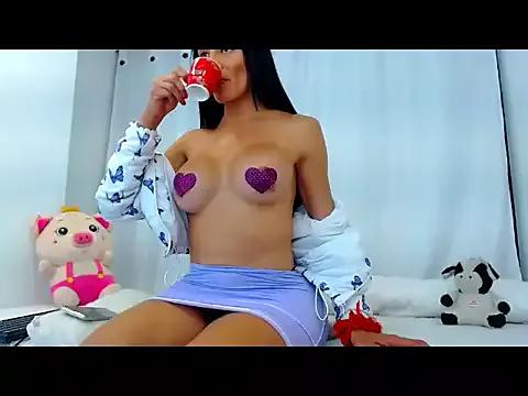 Girls: discover live performances with matured cam models, from teasing to fixations, in a variety of stunning live sex cams.