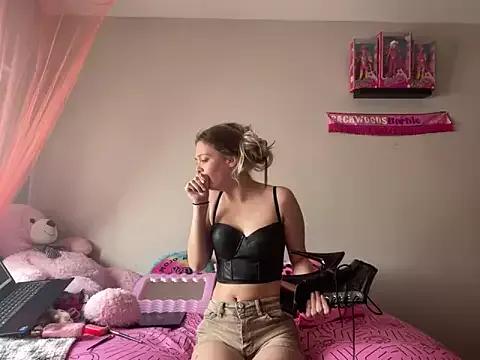 Girls: discover live performances with matured cam models, from teasing to fixations, in a variety of stunning live sex cams.