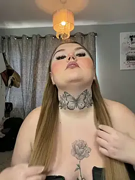 BeeMay22 on StripChat