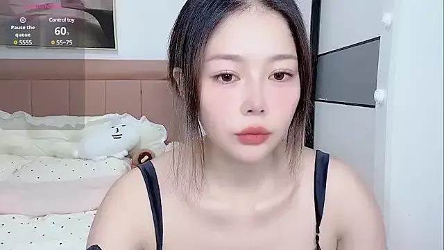 Bella-aa from StripChat