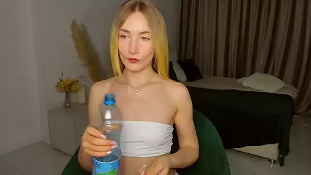 bella__rose from StripChat