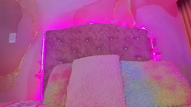 Girls: discover live performances with matured cam models, from teasing to fixations, in a variety of stunning live sex cams.