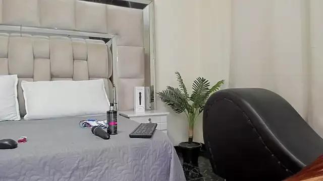 Bellahot387 from StripChat