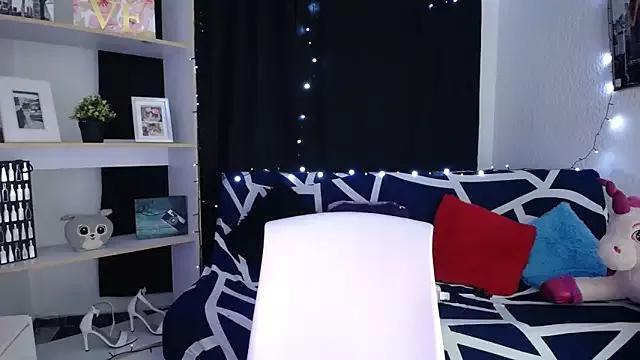 BellaLiz_ from StripChat