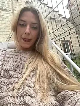 Bellalolahot from StripChat is Freechat