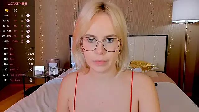 Girls: discover live performances with matured cam models, from teasing to fixations, in a variety of stunning live sex cams.