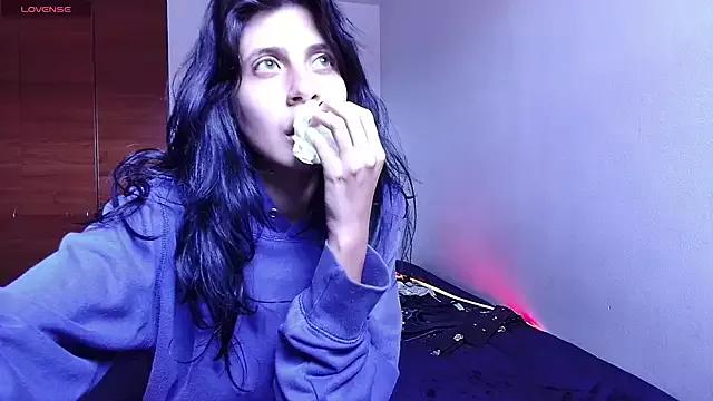 bellatrix25 from StripChat
