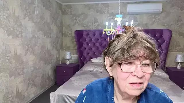 Betty_Brick from StripChat