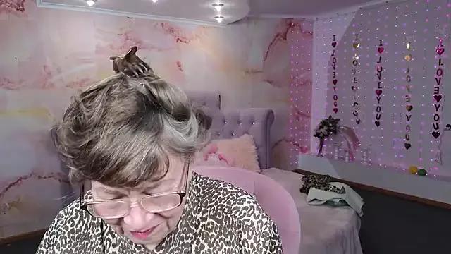 Betty_Brick from StripChat