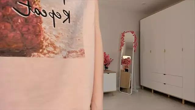 Girls: discover live performances with matured cam models, from teasing to fixations, in a variety of stunning live sex cams.