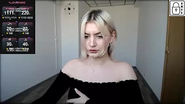 BizzyBeee from StripChat
