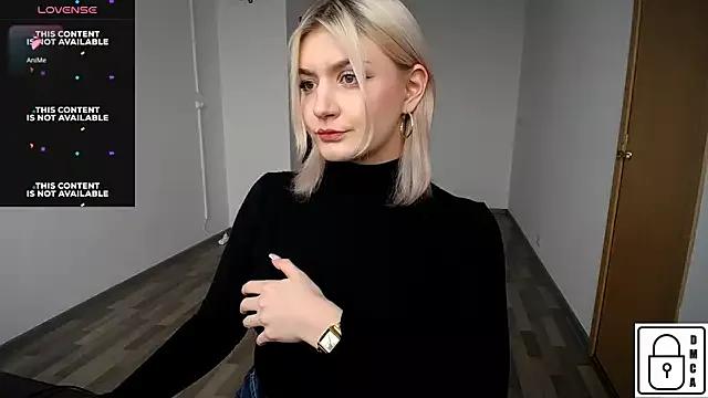 BizzyBeee from StripChat