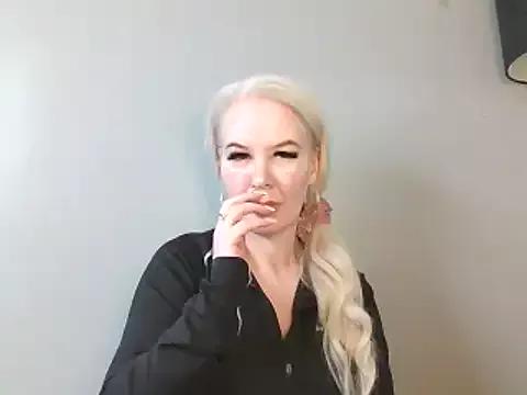 Girls: discover live performances with matured cam models, from teasing to fixations, in a variety of stunning live sex cams.