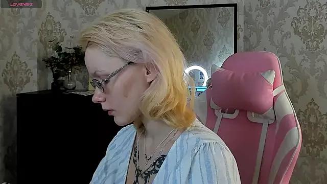 Girls: discover live performances with matured cam models, from teasing to fixations, in a variety of stunning live sex cams.
