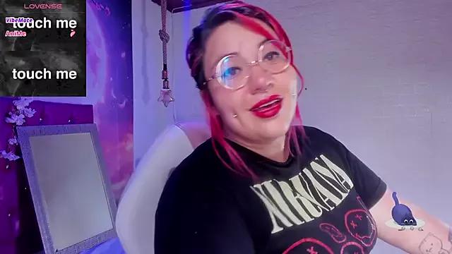 Girls: discover live performances with matured cam models, from teasing to fixations, in a variety of stunning live sex cams.