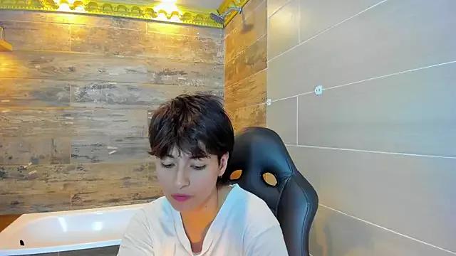 Girls: discover live performances with matured cam models, from teasing to fixations, in a variety of stunning live sex cams.