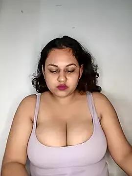 bumblebeegirl on StripChat 