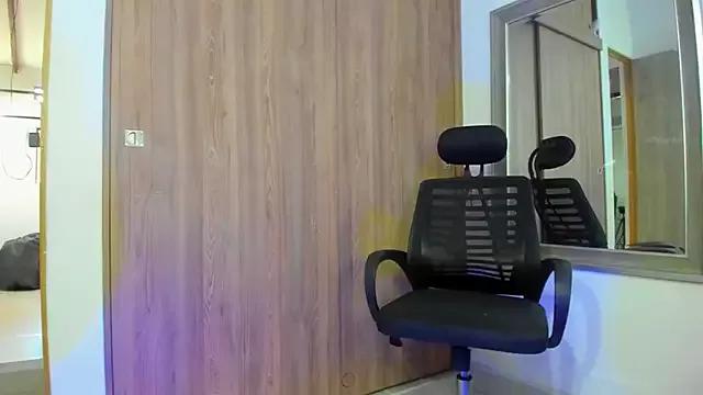 Girls: discover live performances with matured cam models, from teasing to fixations, in a variety of stunning live sex cams.