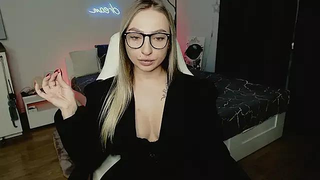 Girls: discover live performances with matured cam models, from teasing to fixations, in a variety of stunning live sex cams.