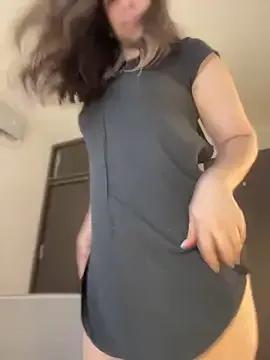 Outdoor and cam to cam: Watch as these specialised streamers show their cute apparel and voluptuous curves on camera!