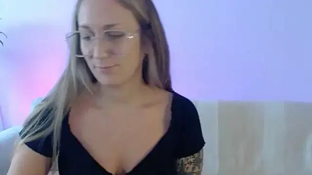 Girls: discover live performances with matured cam models, from teasing to fixations, in a variety of stunning live sex cams.
