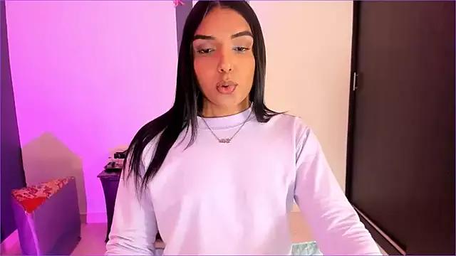 Girls: discover live performances with matured cam models, from teasing to fixations, in a variety of stunning live sex cams.