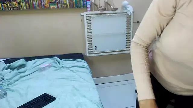 CaramelDelux27 from StripChat