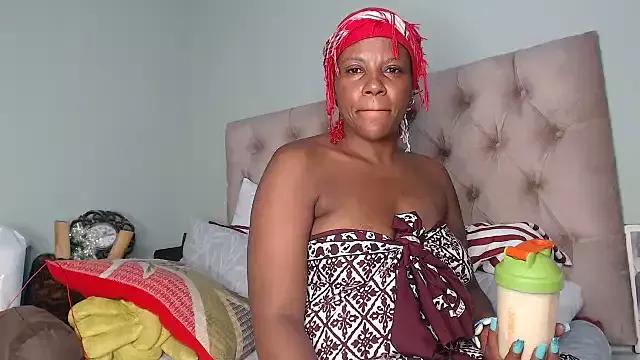 caramelqueen11 from StripChat