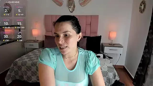 Girls: discover live performances with matured cam models, from teasing to fixations, in a variety of stunning live sex cams.