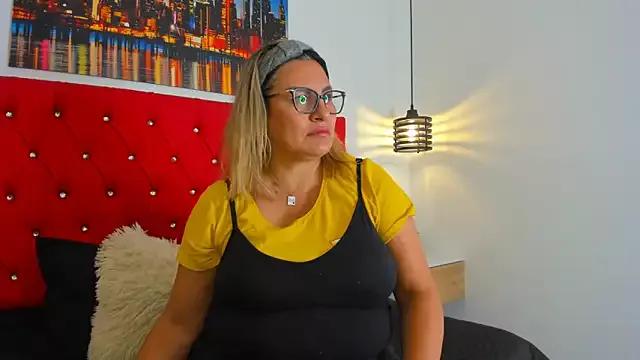 Girls: discover live performances with matured cam models, from teasing to fixations, in a variety of stunning live sex cams.