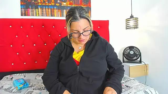 carolinacrus01 from StripChat is Freechat