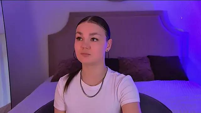 CarolineWilliams from StripChat is Freechat