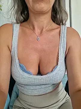 Girls: discover live performances with matured cam models, from teasing to fixations, in a variety of stunning live sex cams.