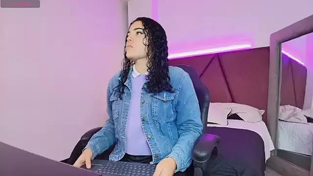 Charllotte_Evanss from StripChat is Freechat
