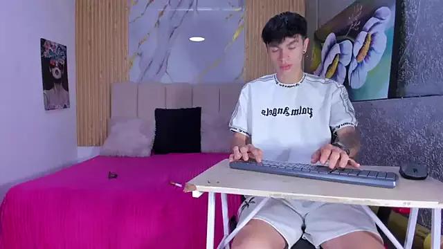 Girls: discover live performances with matured cam models, from teasing to fixations, in a variety of stunning live sex cams.