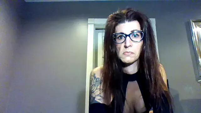 Girls: discover live performances with matured cam models, from teasing to fixations, in a variety of stunning live sex cams.