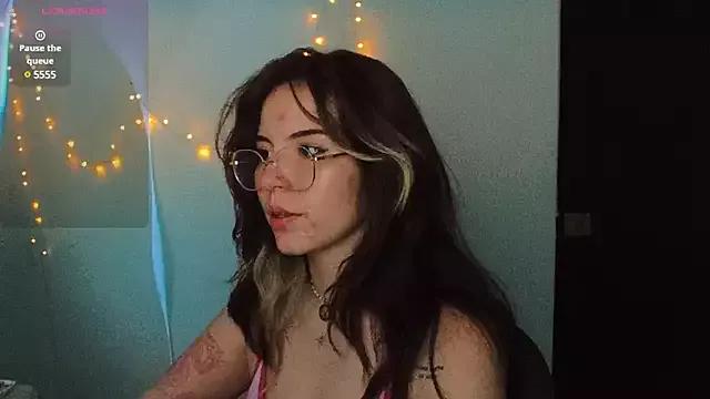 Girls: discover live performances with matured cam models, from teasing to fixations, in a variety of stunning live sex cams.