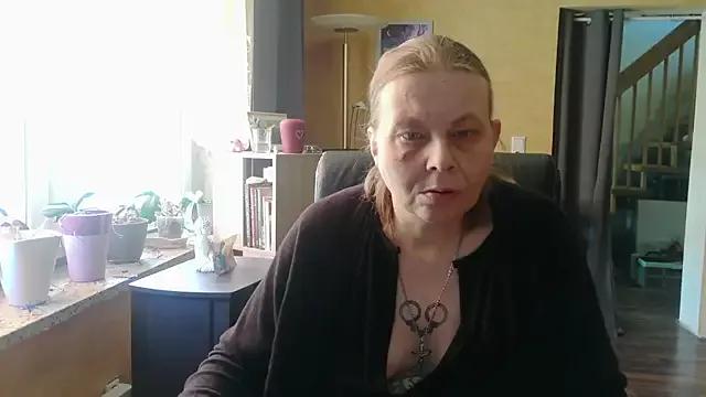 Cherrysweetkiss from StripChat is Freechat