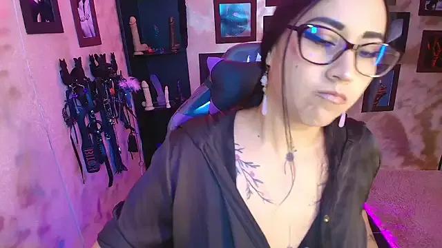 cherryy_bombshelll from StripChat is Freechat