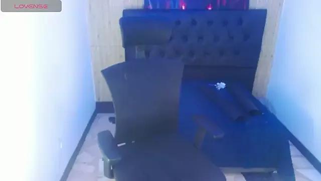 chloe_03_ from StripChat is Freechat